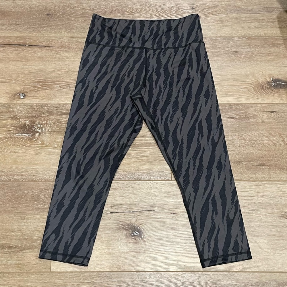 Zyia Gray Sketch Light n Tight Hi Rise Capri 20”